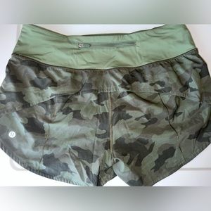 Lulu lemon SZ 8 Camo Speed Up Short